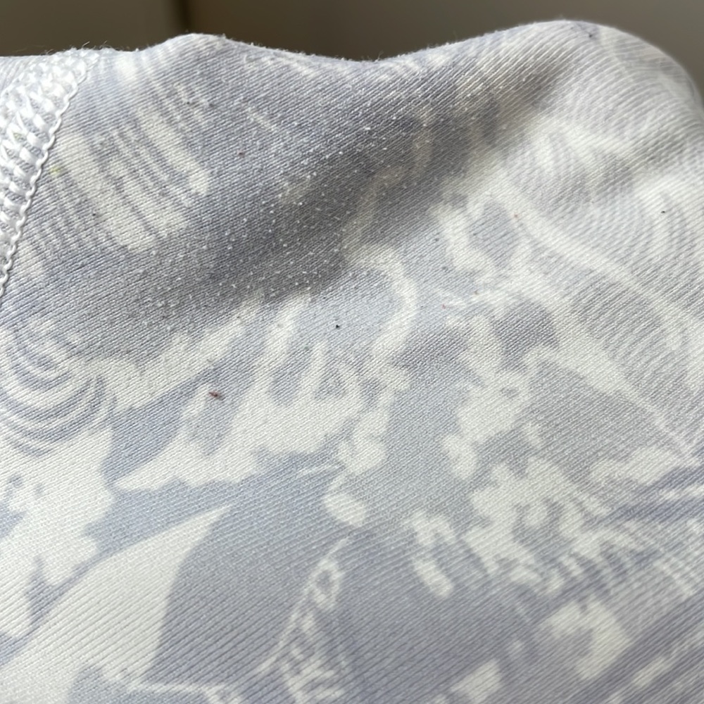 Size 10 - Lululemon Wunder Under Crop (Hi-Rise) *2 - Picture 6 of 7